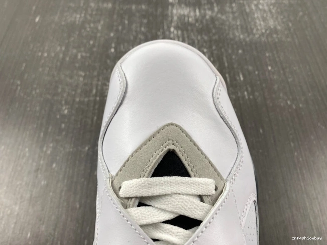 Jordan Bugs (2013) Bunny 8 305381-103 Retro Air 0721